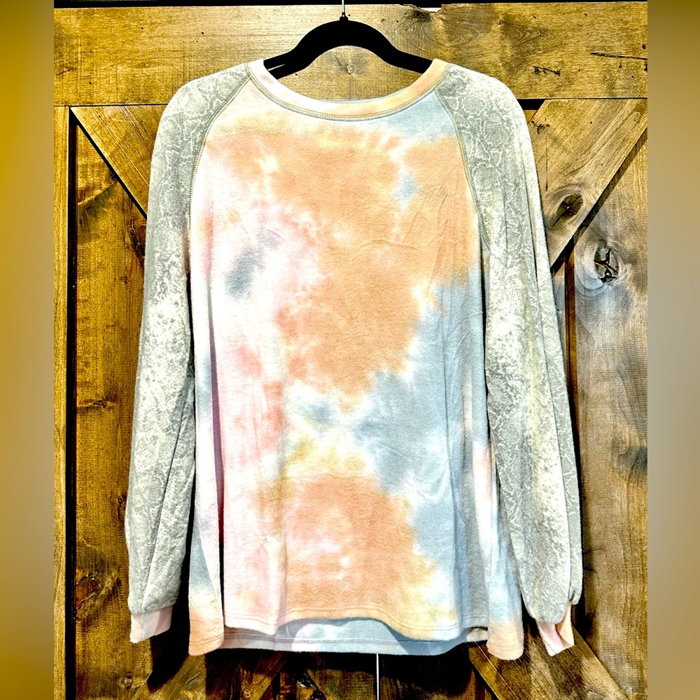 NWOT Vanilla Bay Long Sleeve Tie Dye Python Sleeve Top - Picture 13 of 15